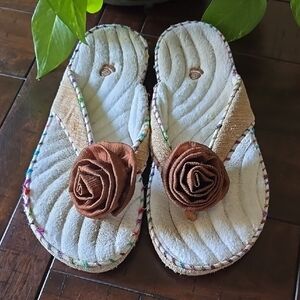 Acorn Women's Floral Brown and Cream Sandals